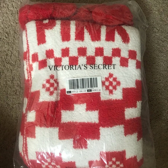New Victoria’s Secret PINK logo Soft Red White
Marshmallow Knit Blanket Throw - Picture 5 of 6